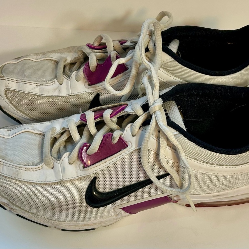 Nike Training Essential Trainer Women’s Size 9 1/2 Sneakers